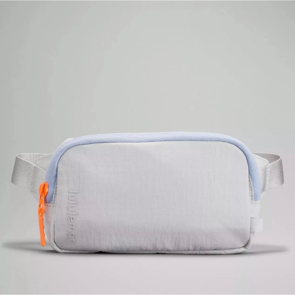 NWT Lulululemon Mini Belt Bag VPOR